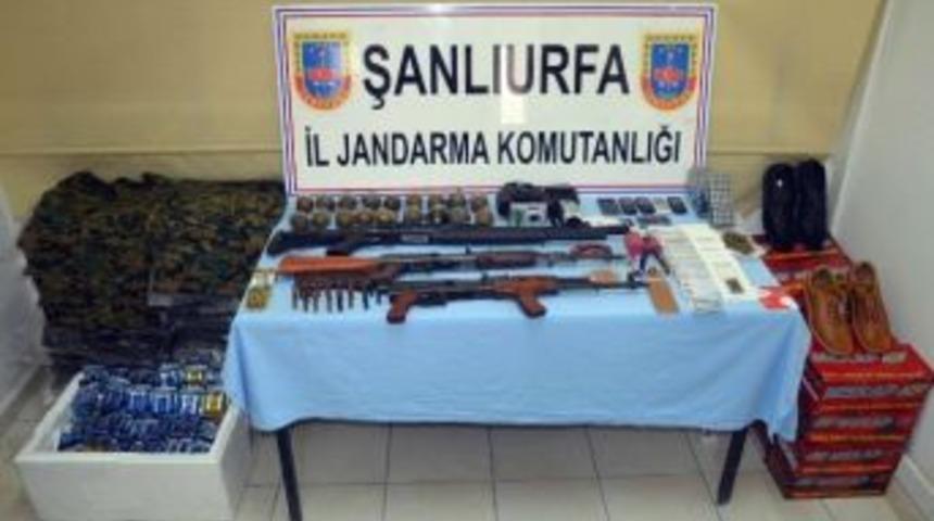 Maskeli Grubun Sığındığı Belediye Binasından Cephanelik &Ccedil;ıktı