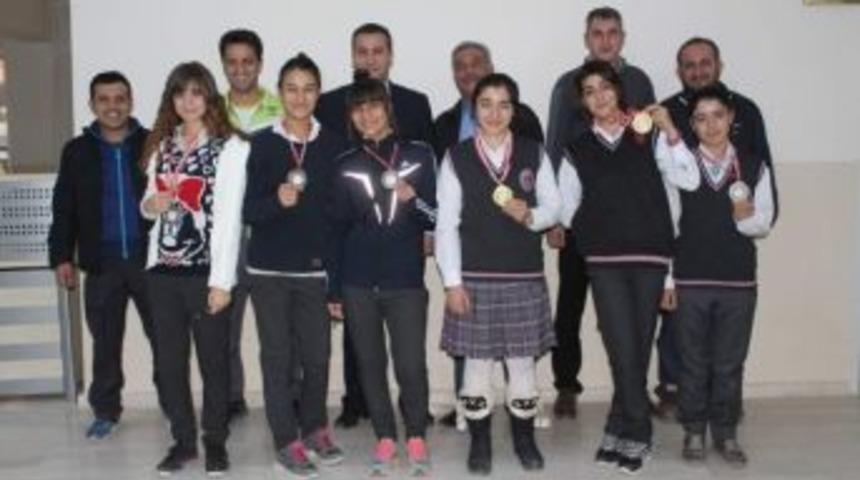 Z&uuml;beyde Hanım Lisesi &Ouml;ğrencilerinin Judo Başarısı