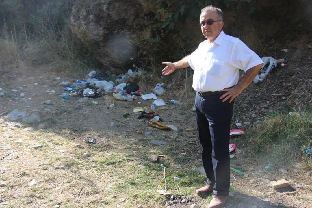 Turistlerin G&ouml;zbebeği &Ccedil;&ouml;plerle Boğuşuyor