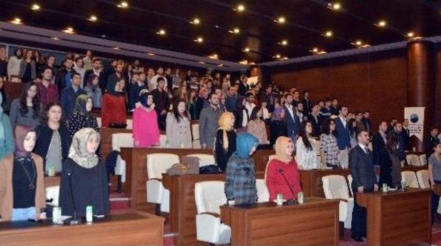 Başkan G&uuml;mr&uuml;k&ccedil;&uuml;oğlu, Gen&ccedil;lerle Sohbet Etti