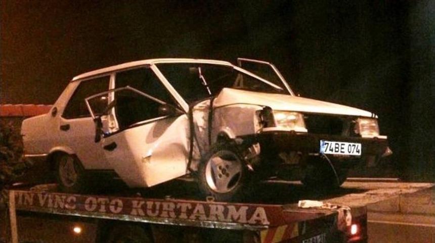 Otomobil Elektrik Direğine &Ccedil;arptı: 1 Yaralı