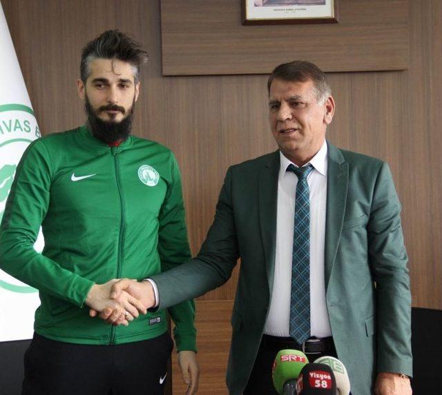 Sivas Belediyespor 3 Futbolcuyla Sözleşme İmzaladı