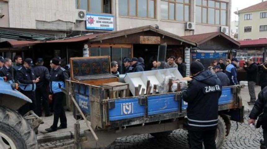 Yıkımı engellemek i&ccedil;in benzin bidonuyla kendini işyerine kilitledi