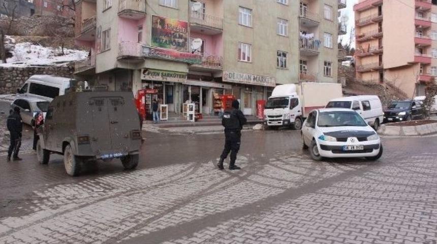 Hakkari&rsquo;de Ş&uuml;pheli Paket Alarmı