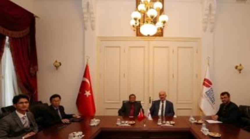 Fatih Sultan Mehmet Vakıf &Uuml;niversitesi&rsquo;ne Malezya&rsquo;dan Ziyaret