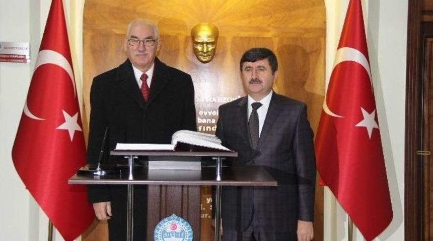 Trabzon Valısı Abdıl Celıl &Ouml;z, Polonya B&uuml;y&uuml;kel&ccedil;ısı Mıeczyslaw Cıenıuch&rsquo;ı Makamında Kabul Ettı
