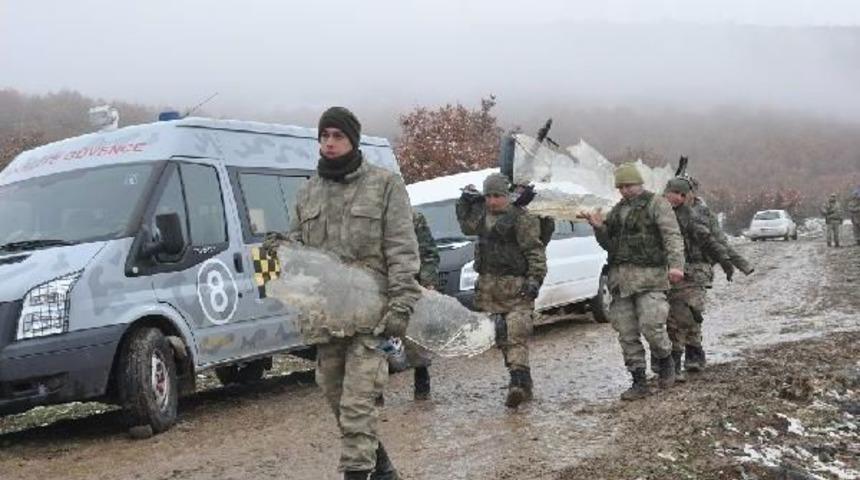 2 kilometrelik alana dağılan u&ccedil;ağın enkazı kaldırıldı