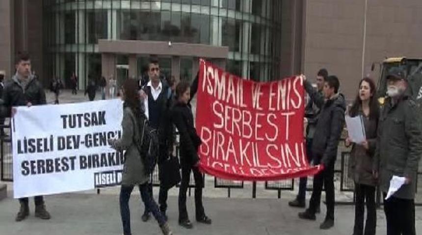 Okuldaki eylem sonrası tutuklanan 2 gen&ccedil; tahliye edildi