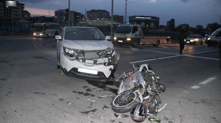 Motosiklet İle Cip Kafa Kafaya Çarpıştı