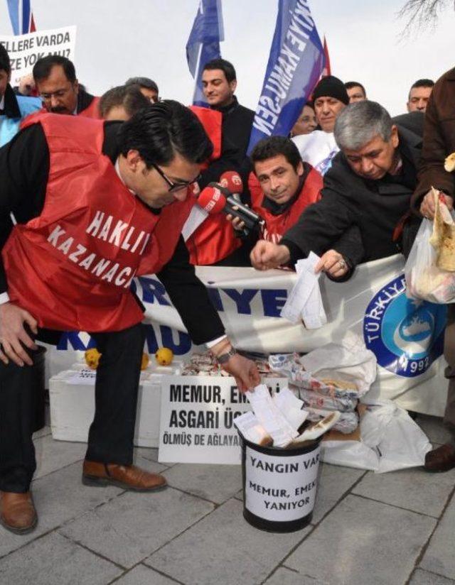 Sivas'taki Memurlar Bordro Yakıp, Ayva Ve Helva Dağıttı