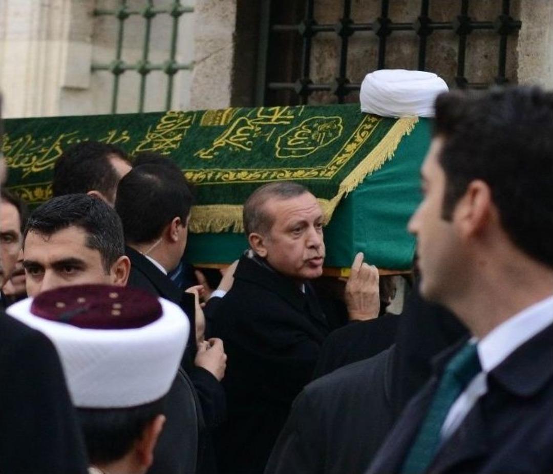 Cumhurbaşkanı Erdoğan, Eski Hocasının Cenaze T&ouml;renine Katıldı