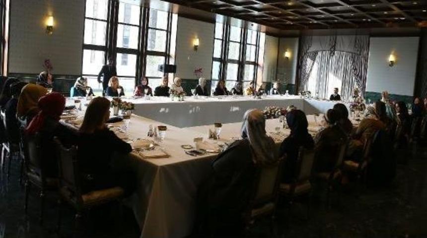 Emine erdoğan'dan cumhurbaşkanlığı sarayı'nda stk temsilcilerine &ouml;ğle yemeği