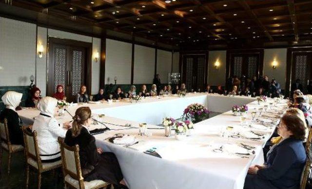 Emine erdoğan dan cumhurbaşkanlığı sarayı nda stk temsilcilerine &ouml;ğle yemeği 1