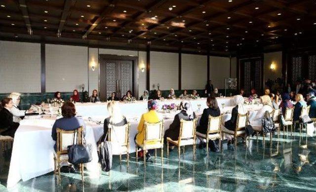 Emine erdoğan dan cumhurbaşkanlığı sarayı nda stk temsilcilerine &ouml;ğle yemeği 2