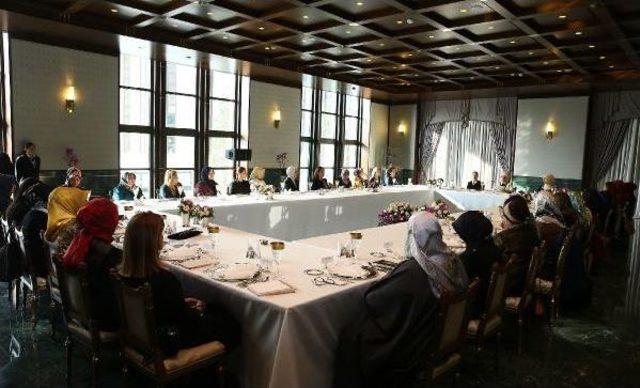 Emine erdoğan dan cumhurbaşkanlığı sarayı nda stk temsilcilerine &ouml;ğle yemeği 3