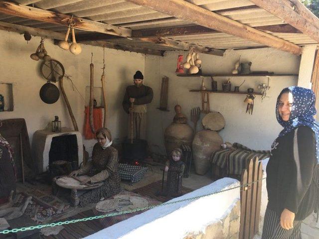 K&uuml;lt&uuml;r Mahallesi&rsquo;nden Şirince, Maket K&ouml;y Ve Ala&ccedil;atı Gezisi 1