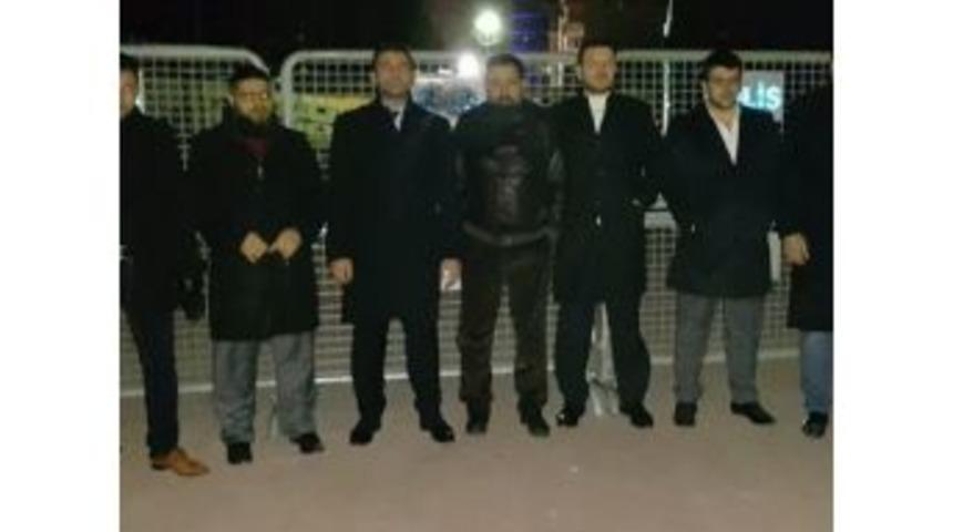 Alperenlerden Charlie Hedbo Dergisinin Dağıtımına Protesto