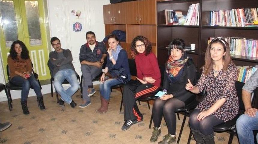 Gen&ccedil;ler İletişimi İnteraktif Ortamda &Ouml;ğreniyor