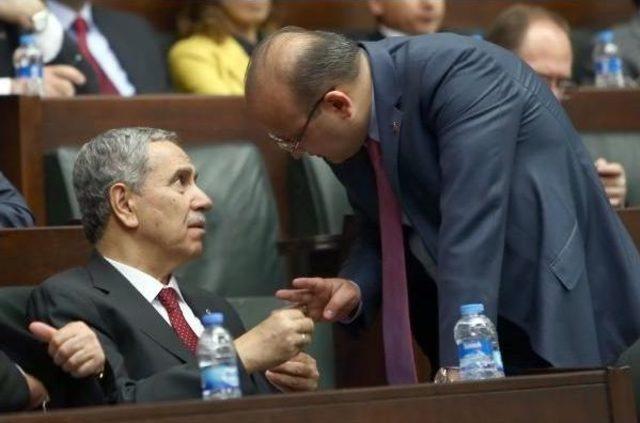 Bülent arınç ve yalçın akdoğan kısa süreli sohbet etti