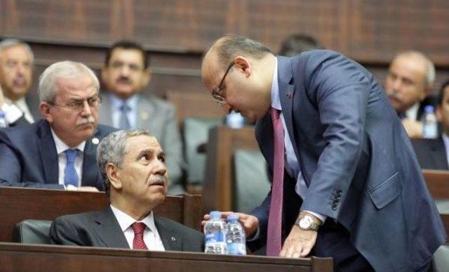 Bülent arınç ve yalçın akdoğan kısa süreli sohbet etti