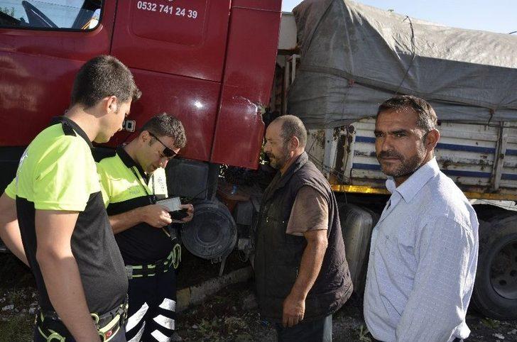 Vitesi Boşalan Tır Karşı Şeride Geçti G4