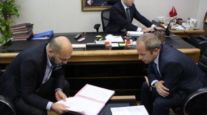 Chp'li ayaydın, mardin'e okul yaptırıyor