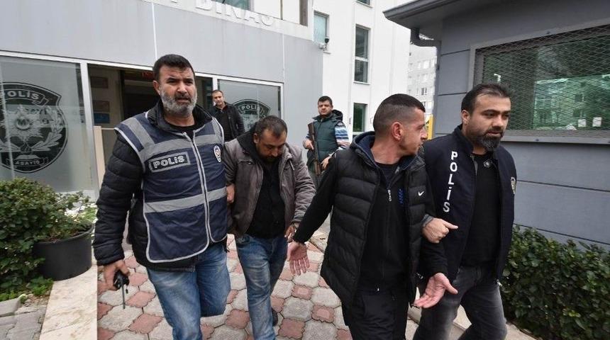 Arkasında İhtiya&ccedil; Giderdiği İş Hanına Attığı İzmarit Yangına Sebep Oldu