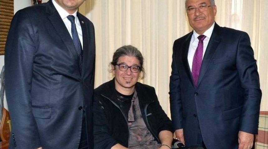 Başkan Kocamaz&rsquo;dan Ressam Ahmet Yeşil&rsquo;i Ziyaret Etti
