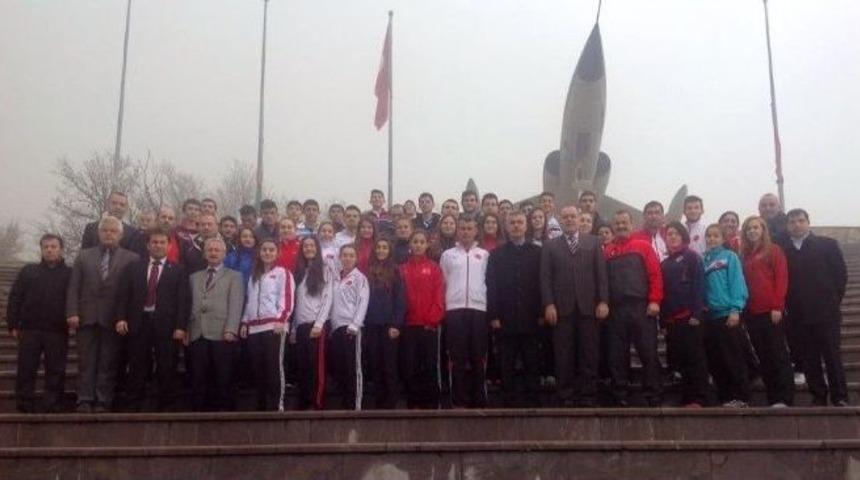 Hendek&rsquo;ten 5 Karateci Avrupa Şampiyonasına Katılıyor