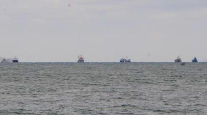 Hamsi avındaki balık&ccedil;ı teknesinde yangın