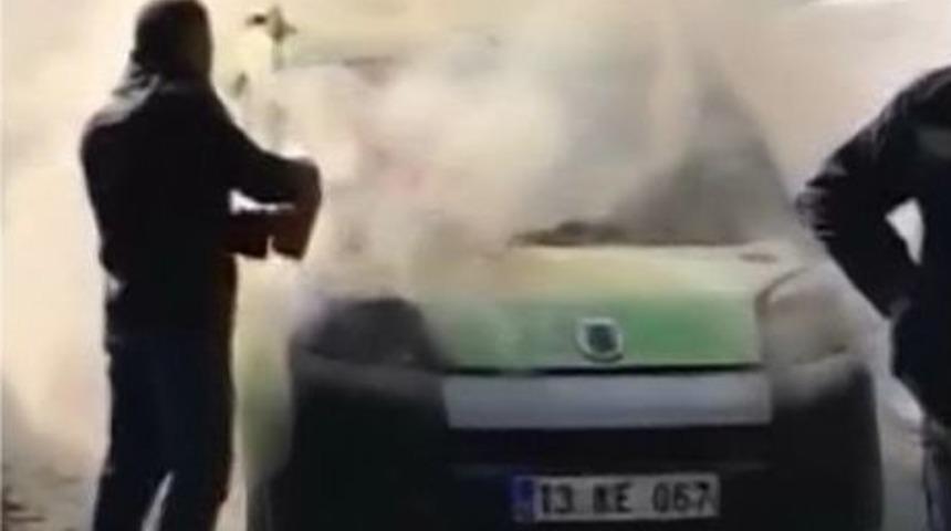 Seyir Halindeki Ara&ccedil; Alev Alev Yandı