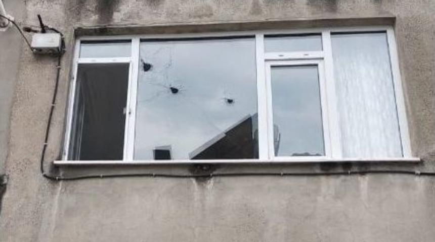 Havaya Rastgele Ateş Açtı, Mermiler Evlere İsabet Etti