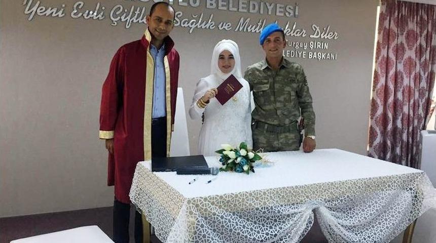 Kamuflajı Damatlığı Oldu