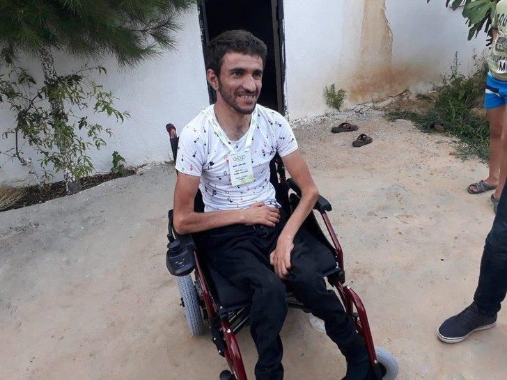 Hediye Edilen Akülü Arabayı Görünce Gözyaşlarına Engel Olamadı G1