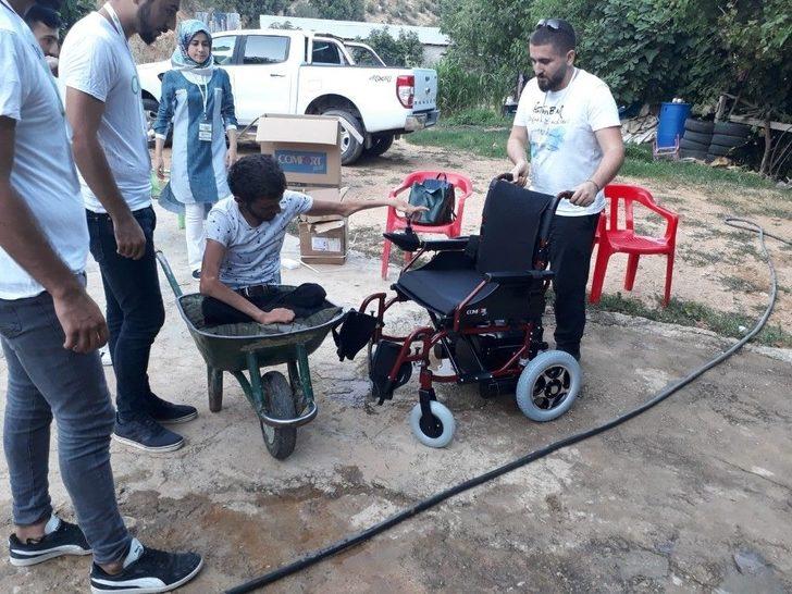 Hediye Edilen Akülü Arabayı Görünce Gözyaşlarına Engel Olamadı G3