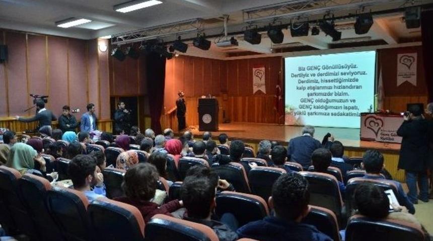 &Uuml;nl&uuml; Gazeteci Yazar Yusuf Kaplan Be&uuml;&rsquo;de