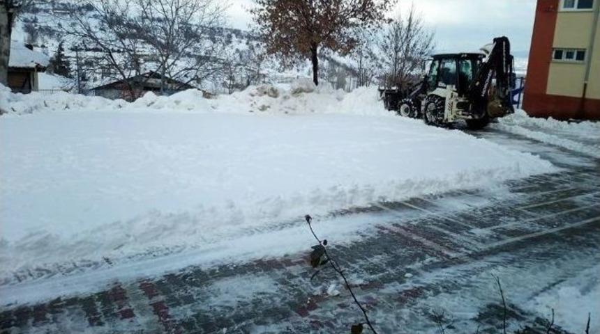 Orman Köylerini Kalkındırma Kooperatifinden Eğitime Kar Küreme Desteği