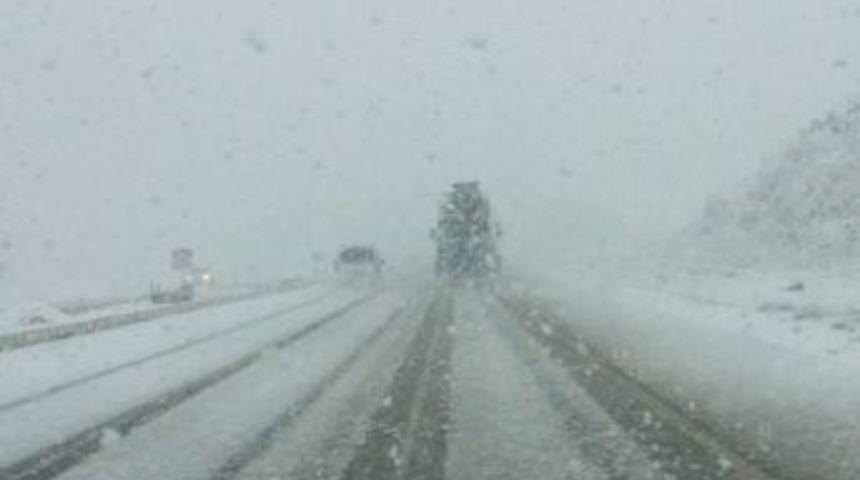 Mardin-diyarbakır Yolunda Kaza: 1 &Ouml;l&uuml;, 1 Yaralı