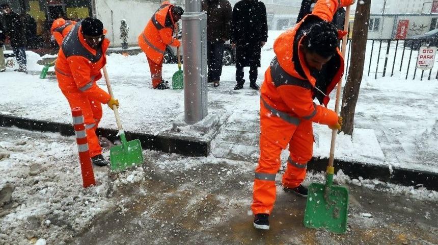 Van&rsquo;da Kar Temizleme &Ccedil;alışması