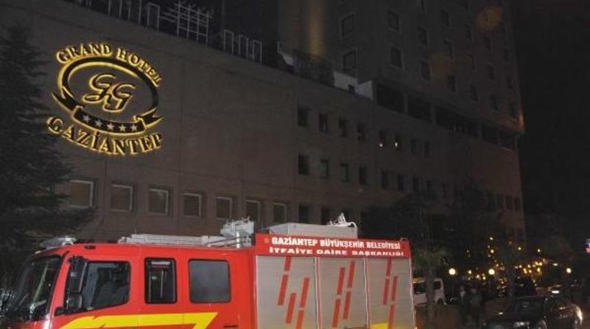 Otelde mutfaktan y&uuml;kselen duman yangın sanıldı