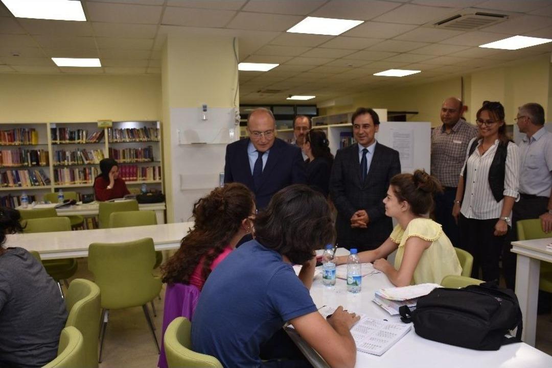 Bakan Yardımcısı Prof. Dr. Dursun: &ldquo;biz Kitapla Gen&ccedil;ler Arasındaki K&ouml;pr&uuml;y&uuml; Kurmaktan Kendimizi Addediyoruz&rdquo;