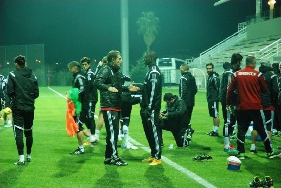 Beşiktaş&rsquo;ın Antrenmanında Elektrik Kesintisi