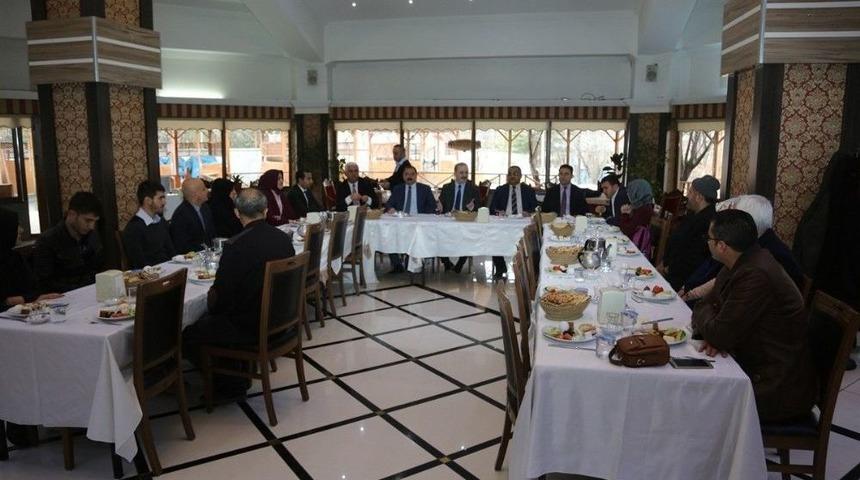 Tuşba Belediyesi, Dereceye Giren &Ouml;ğrencileri Umreye Uğurladı