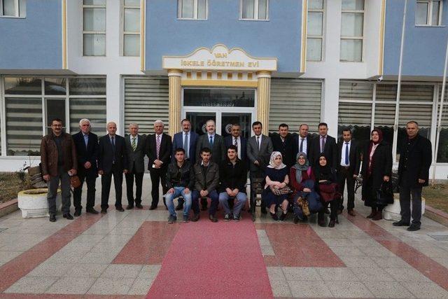 Tuşba Belediyesi, Dereceye Giren Öğrencileri Umreye Uğurladı