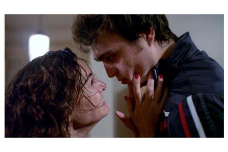 Porno yıldızı oldu G4