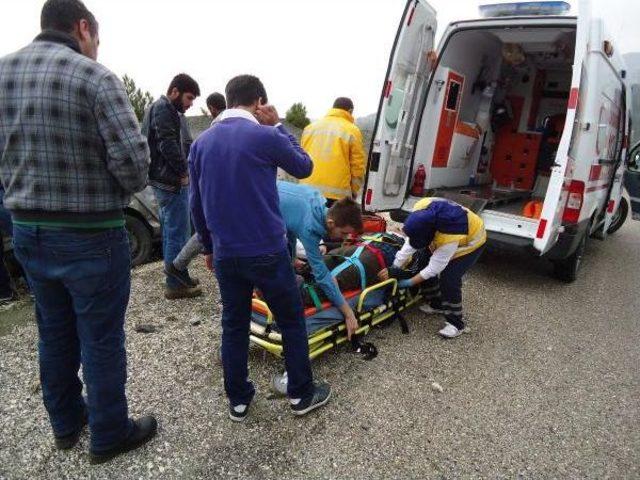 Tır ın &ccedil;arptığı otomobilin s&uuml;r&uuml;c&uuml;s&uuml; yaralandı 1