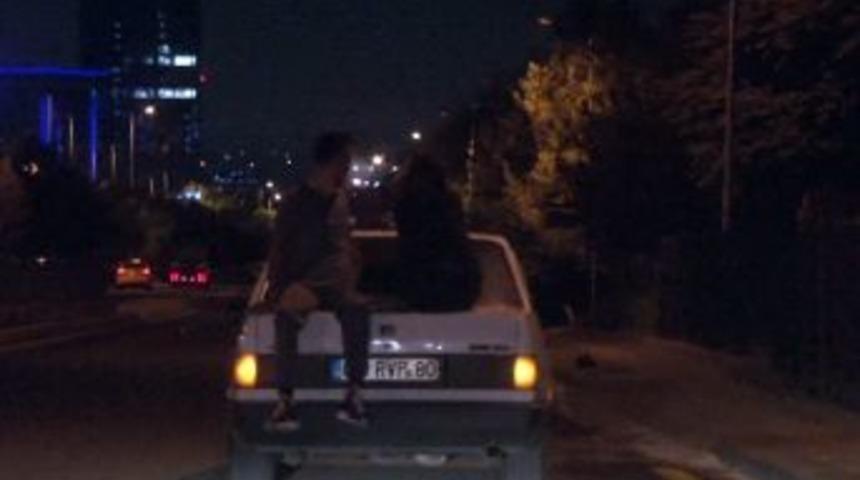 Bagaj Kapağı Üzerinde Tehlikeli Yolculuk