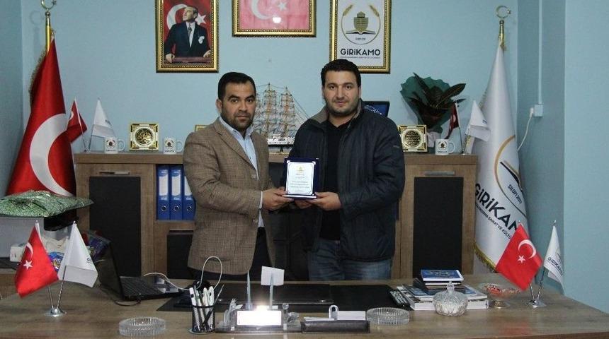 Silopili Stk&rsquo;lardan İha Muhabirine Plaket