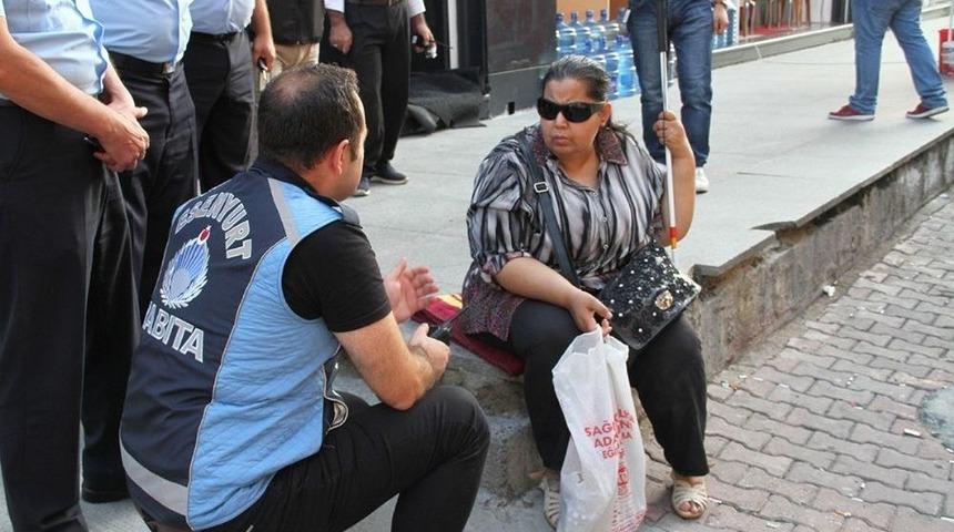 G&ouml;rme Engelli Kadını Sokağa Attılar