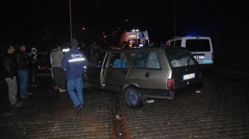 Motosiklet İle Otomobil &Ccedil;arpıştı: 2 Yaralı